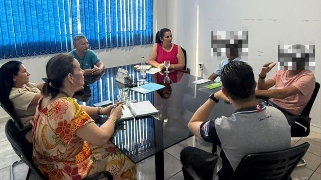 Vereadora Josy Milhomem  recebe grupo dos Alcoolicos Anonimos em seu gabinete e alinha algumas ações
