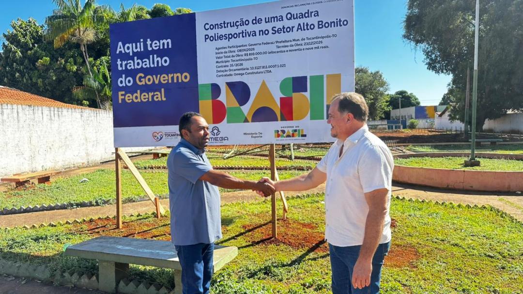 Após cobrança dos vereadores, tem início a construção de quadra poliesportiva no Bairro Alto Bonito